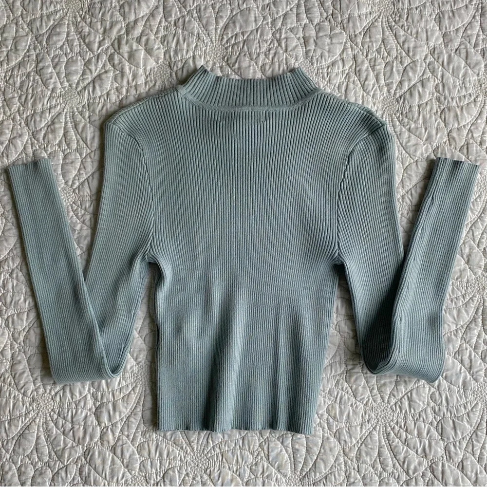 F21 Baby Blue Longsleeve Ribbed Turtle Neck - Picture 4 of 5